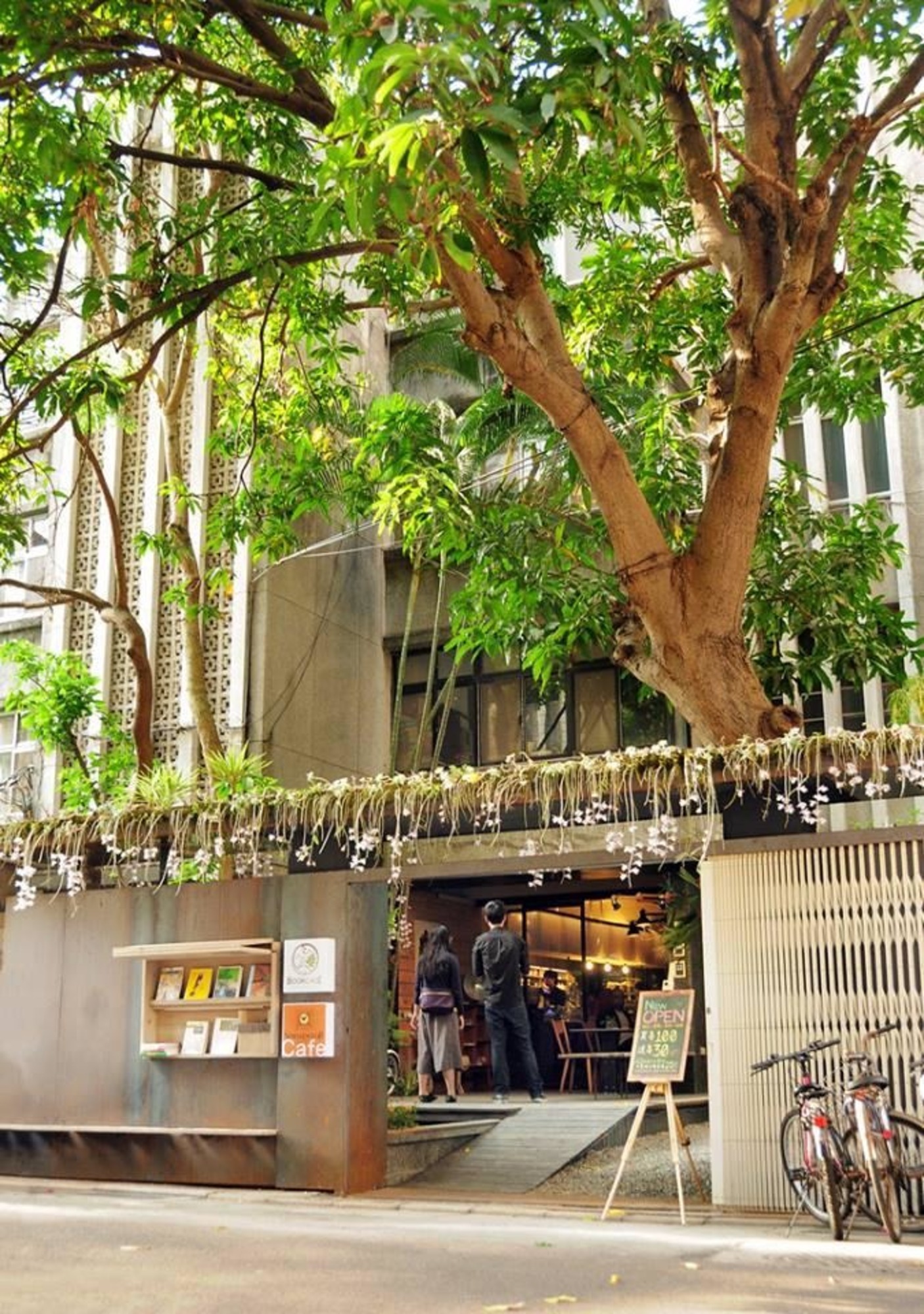伊聖詩書坊場所圖片